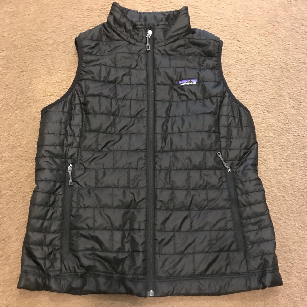EUC Patagonia Large woman’s Black Nano puff vest